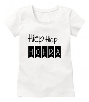 Wit t-shirt met zwarte velours flock applicatie hiep hiep hoera